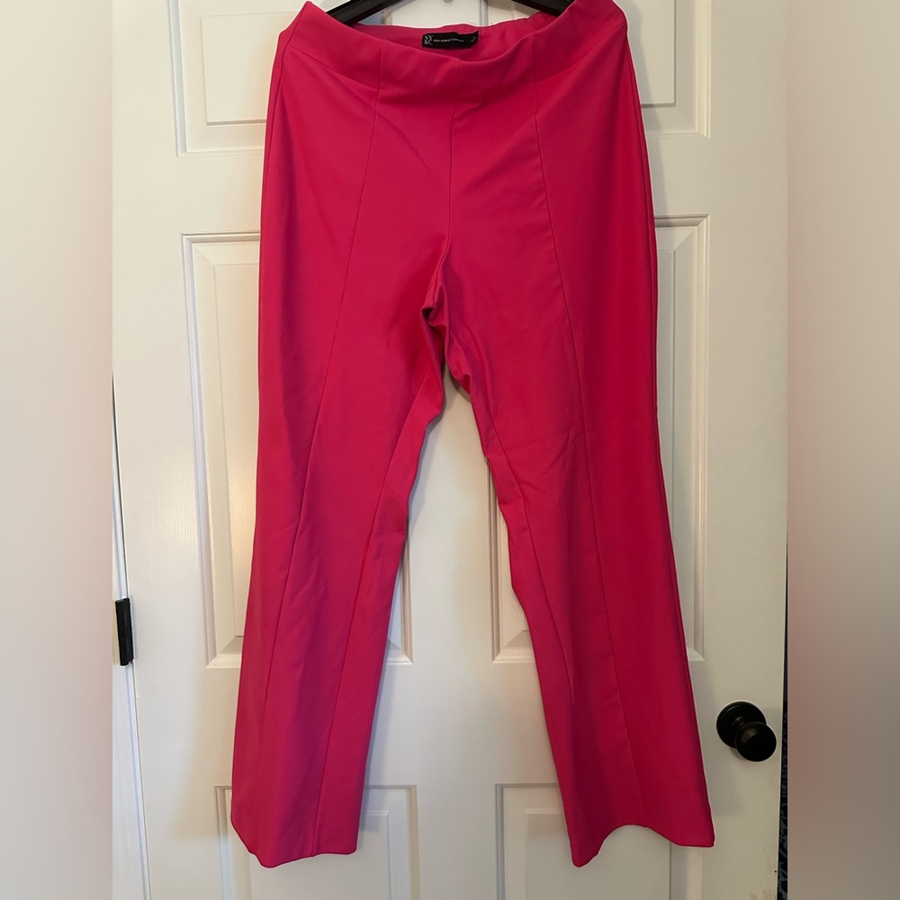 Women’s NEW YORK AND COMPANY hot pink dresss pants, Size L. Like New!